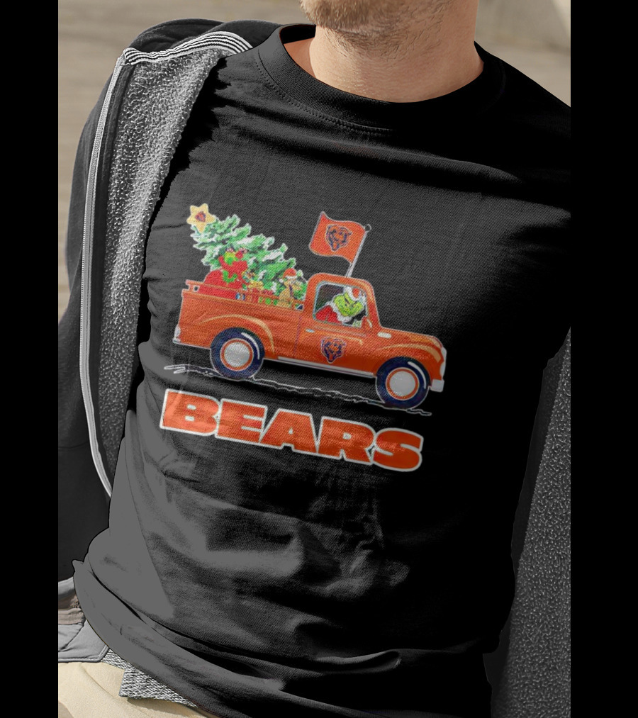Grinch Driving Christmas Truck With Chicago Bears T-Shirt