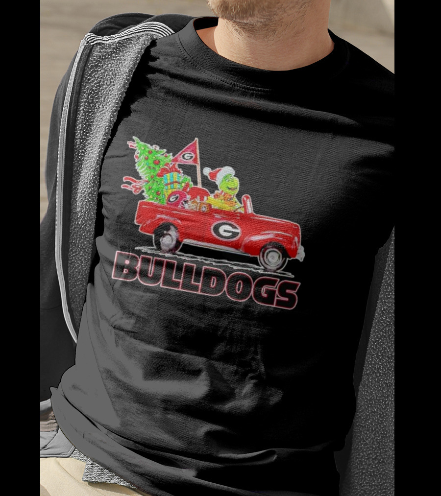 Grinch Driving Red Car With Dog Christmas Tree Gifts Georgia Bulldogs T-Shirt