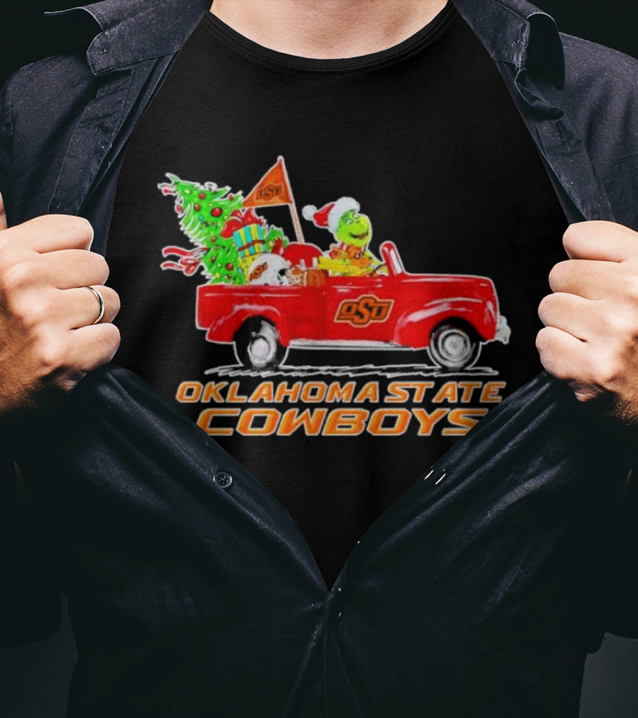 Oklahoma State Cowboys Christmas Grinch And Dog Driving Red OSU Car With Tree And Presents T-Shirt