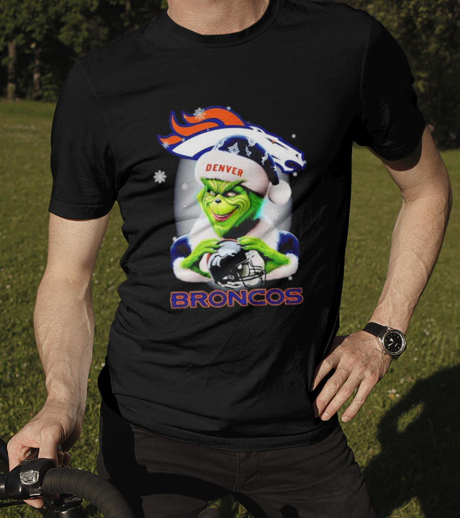 Denver Broncos Christmas Grinch Holding Football Helmet T-Shirt