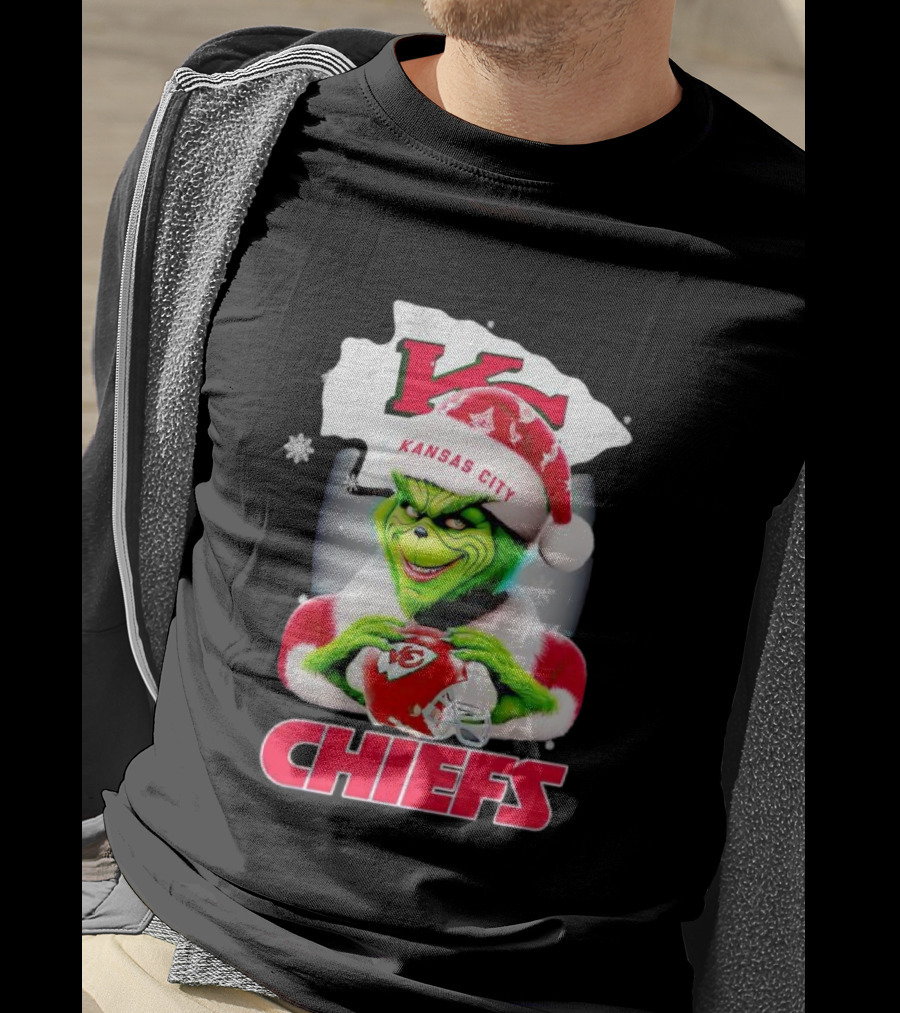 Kansas City Chiefs Christmas Grinch In Santa Hat Holding Football T-Shirt