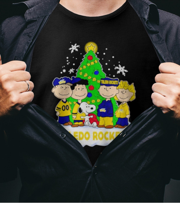 Peanuts Toledo Rockets Christmas Tree With Snoopy And Friends T-Shirt