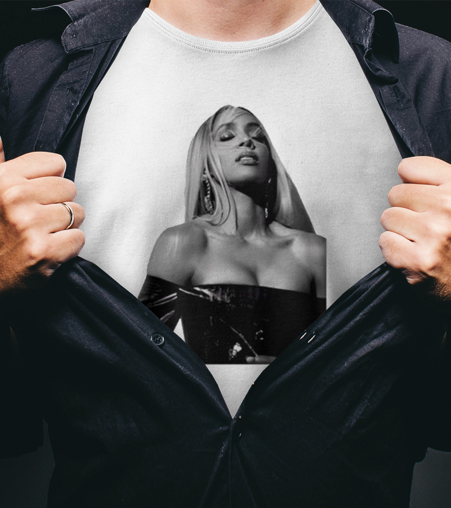 Kelly Rowland Krew Iconic Black And White Fashion Pose T-Shirt