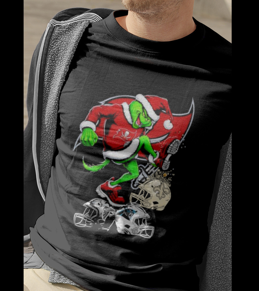 Tampa Bay Buccaneers Grinch Santa Stomping NFL Helmets Funny Christmas T-Shirt