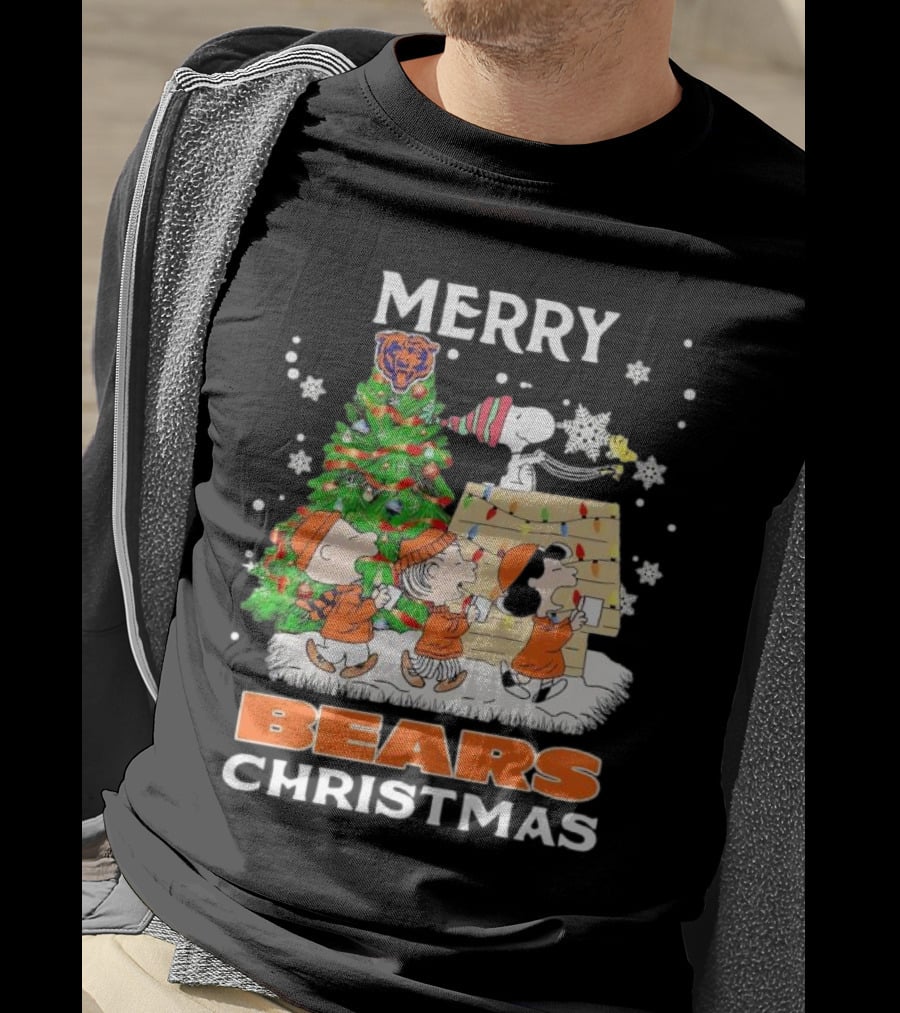 Peanuts Christmas Chicago Bears Merry Holiday Scene T-Shirt