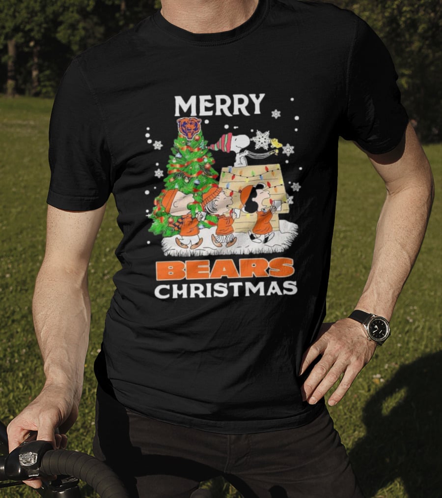 Peanuts Christmas Chicago Bears Merry Holiday Scene T-Shirt