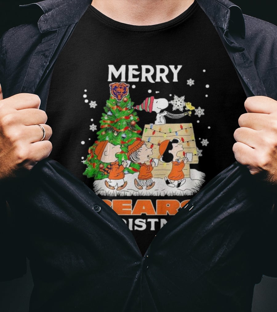 Peanuts Christmas Chicago Bears Merry Holiday Scene T-Shirt
