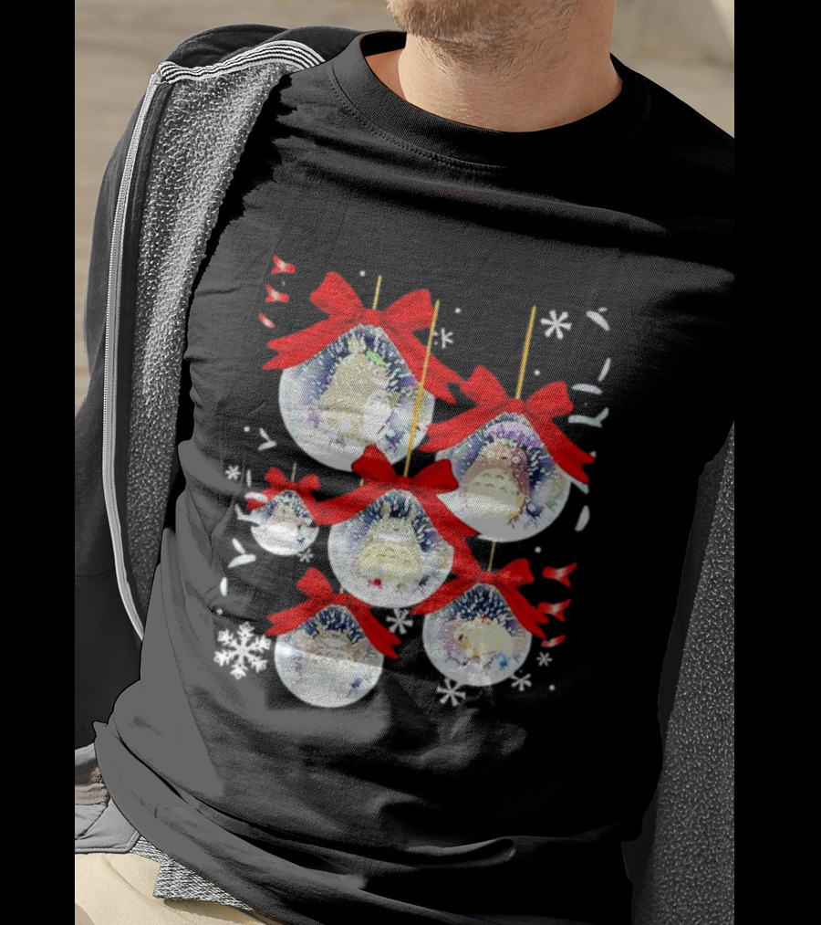 Totoro Chibi Christmas Ornaments With Snowflakes And Red Bows T-Shirt