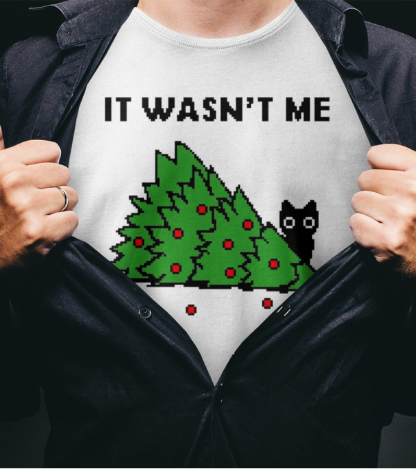 Cat Hiding Behind Christmas Tree It Wasn't Me T-Shirt