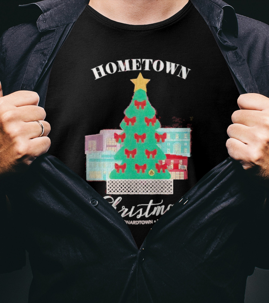 Hometown Christmas Leonardtown MD Christmas Tree With Red Bows And Star T-Shirt
