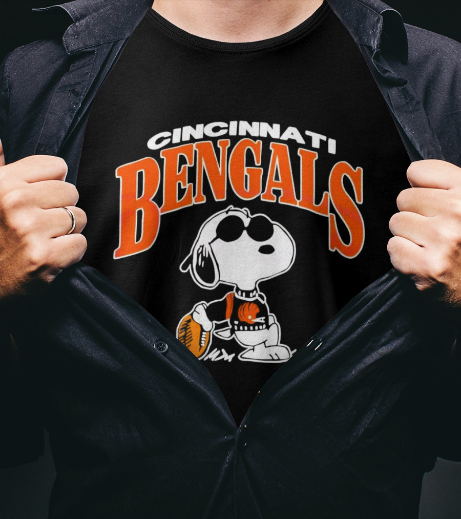 Cincinnati Bengals Snoopy Football Fan Gear T-Shirt