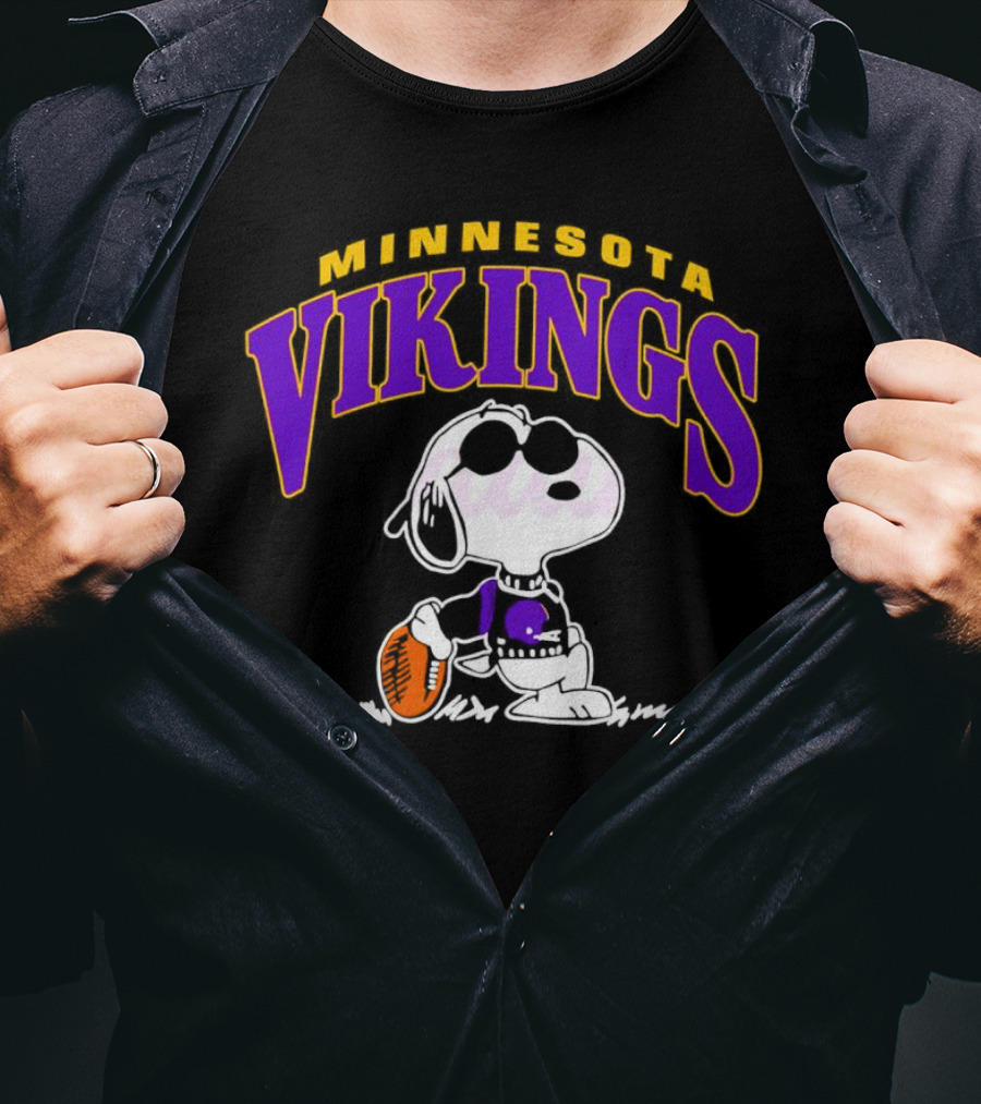 Snoopy Minnesota Vikings Football T-Shirt