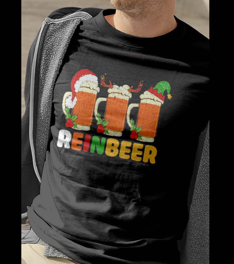 Reinbeer Merry Christmas Funny Beer Mugs With Santa And Elf Hats And Reindeer Antlers T-Shirt