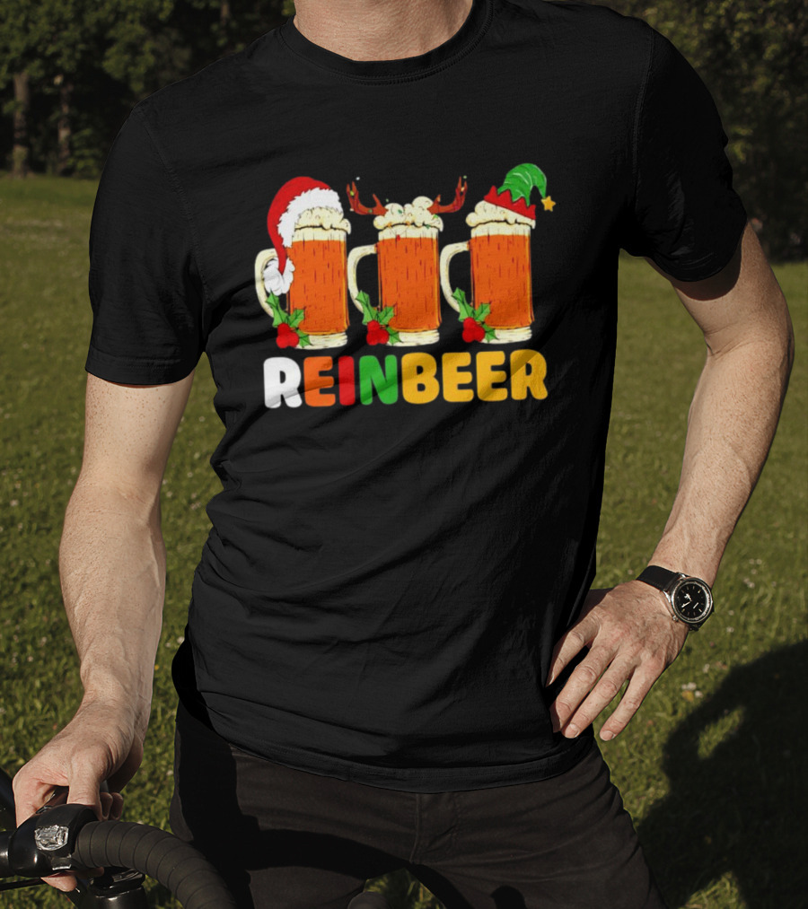 Reinbeer Merry Christmas Funny Beer Mugs With Santa And Elf Hats And Reindeer Antlers T-Shirt