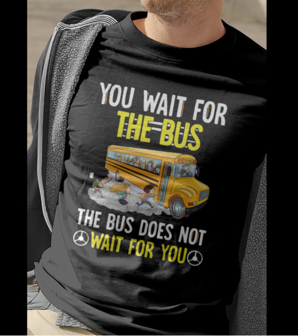 YOU WAIT FOR THE BUS THE BUS DOES NOT WAIT FOR YOU SCHOOL BUS AND KIDS RUNNING T-Shirt