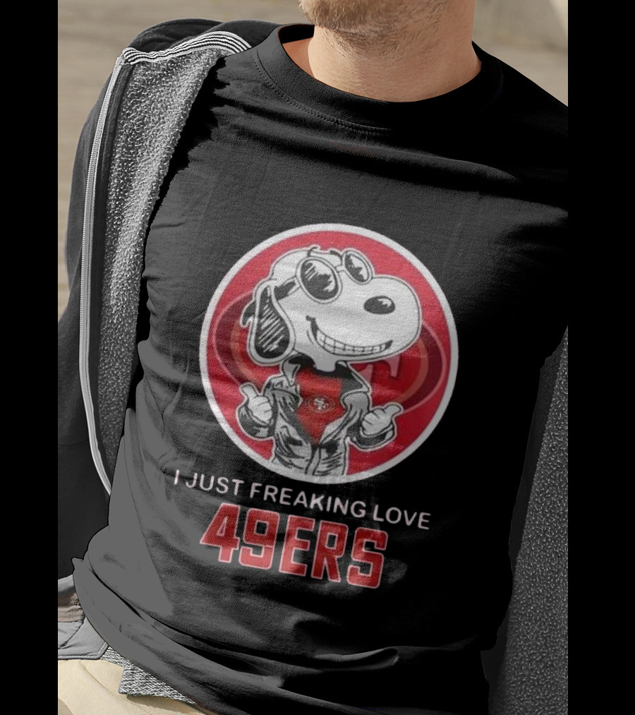 San Francisco 49ers Snoopy I Just Freaking Love 49ers T-Shirt