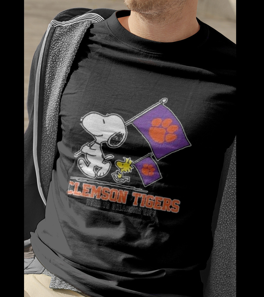 Snoopy And Woodstock Clemson Tigers Journey To Oklahoma City With Paw Flags T-Shirt