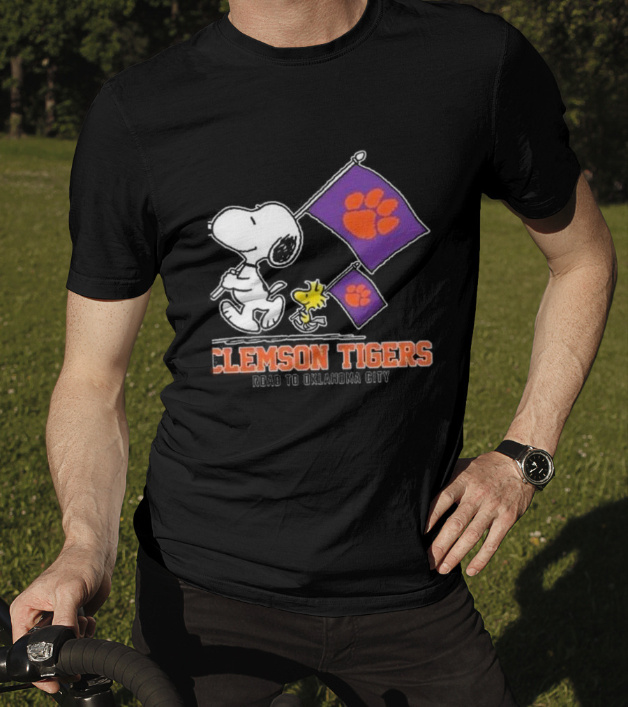 Snoopy And Woodstock Clemson Tigers Journey To Oklahoma City With Paw Flags T-Shirt