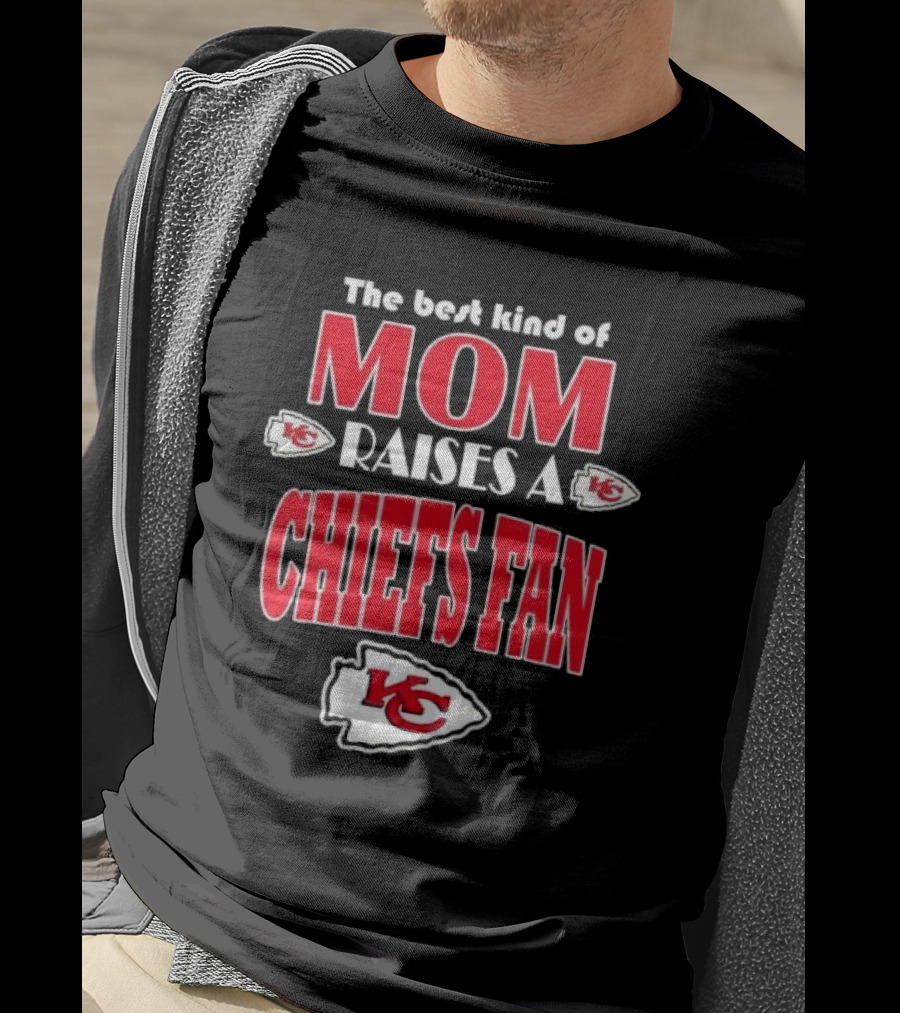 The Best Kind Of Mom Raises A Chiefs Fan Kansas City Chiefs T-Shirt