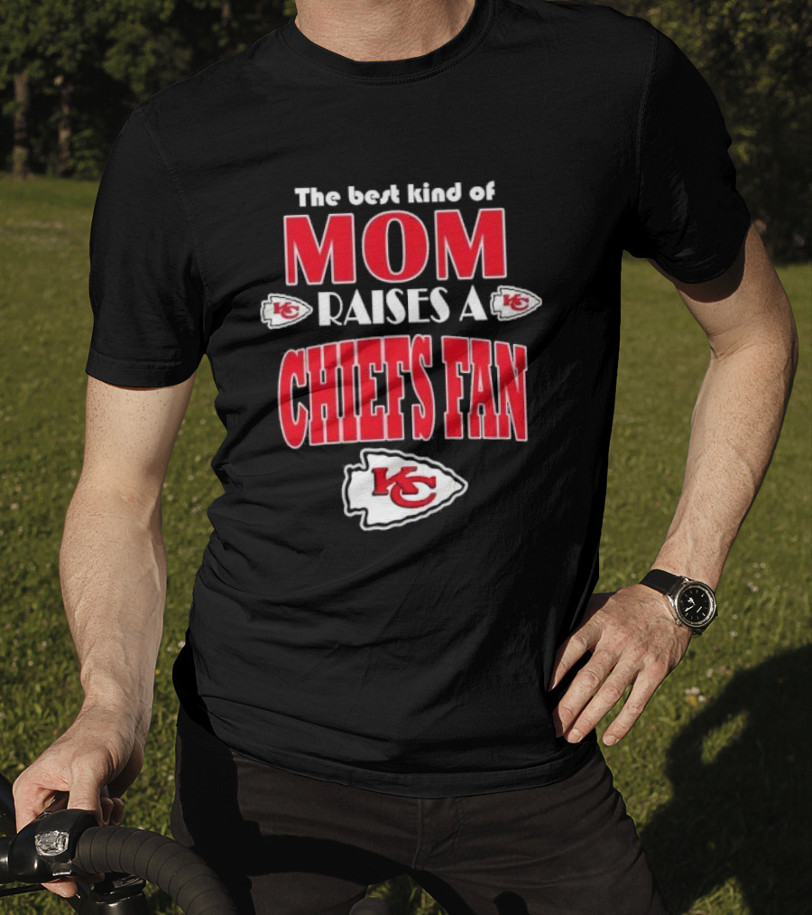The Best Kind Of Mom Raises A Chiefs Fan Kansas City Chiefs T-Shirt