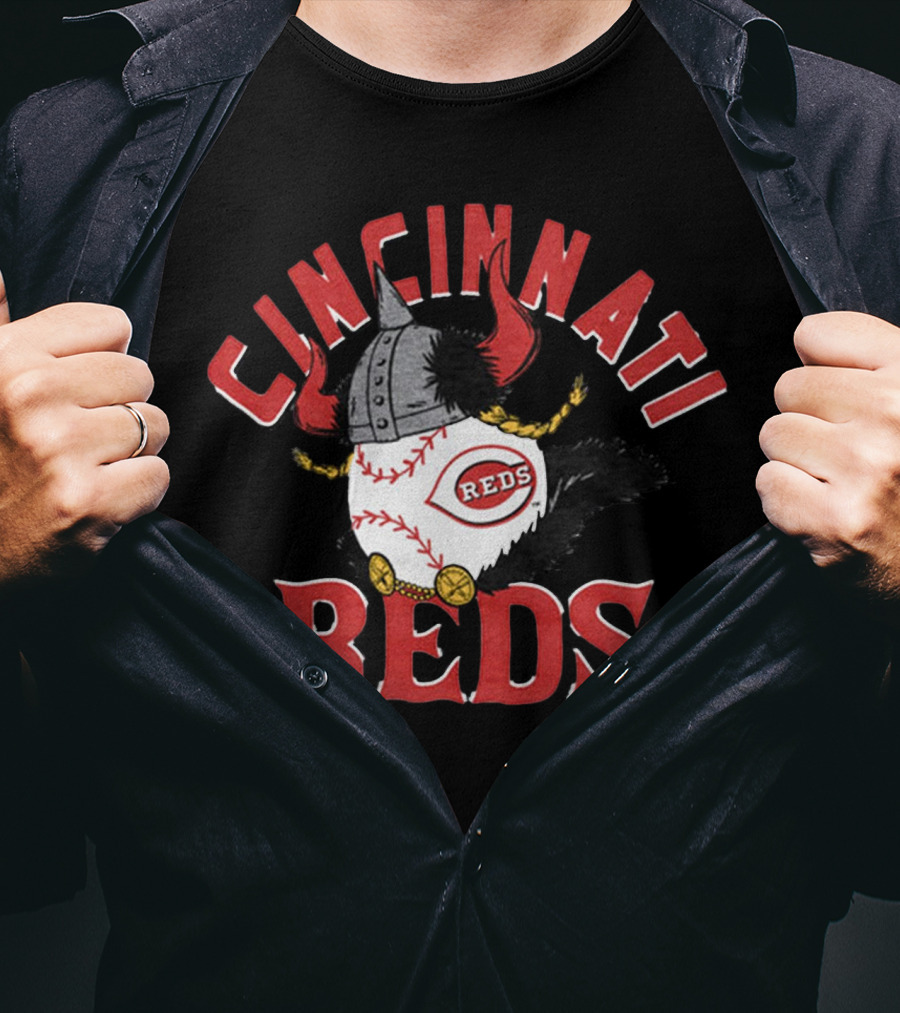 Cincinnati Reds Viking Baseball Helmet And Horns T-Shirt