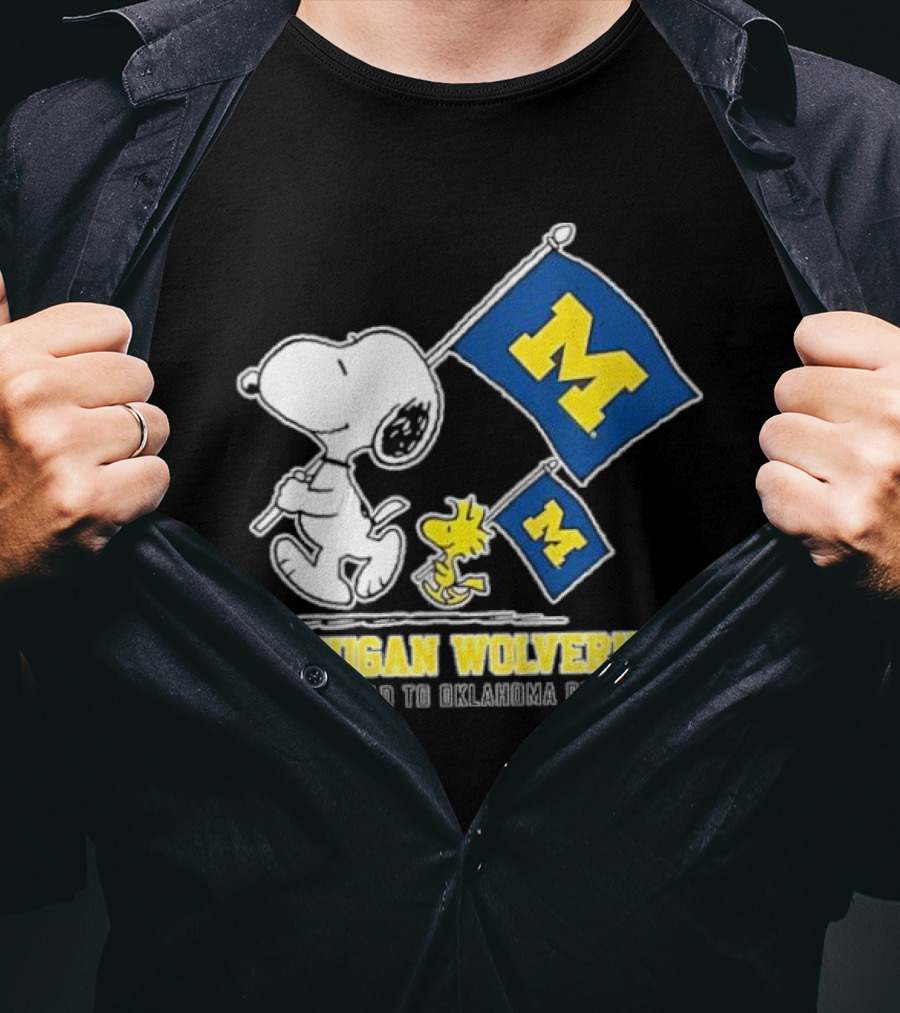 Snoopy And Woodstock Michigan Wolverines Flags Road To Oklahoma City T-Shirt