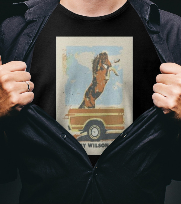 Lainey Wilson Horse In Pickup Truck At Broadview Stage SPAC Saratoga Springs T-Shirt