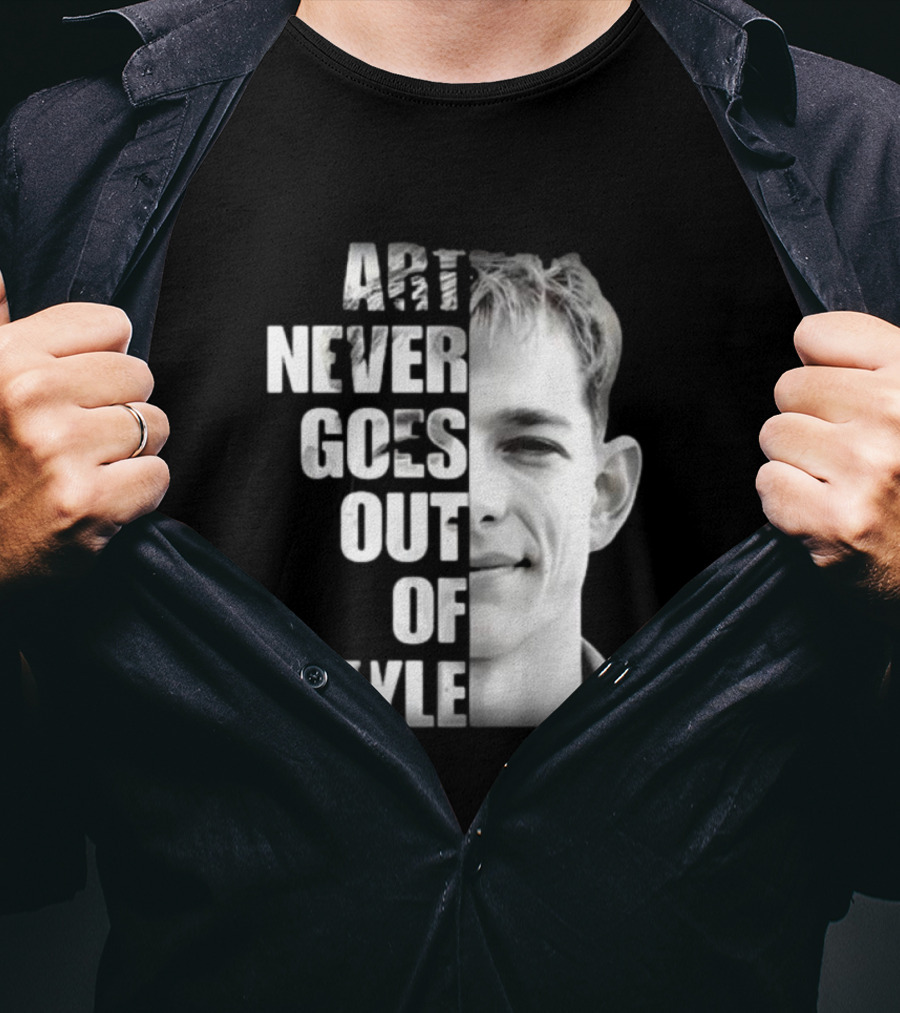 Art Never Goes Out Of Style Iconic Portrait Half Face T-Shirt