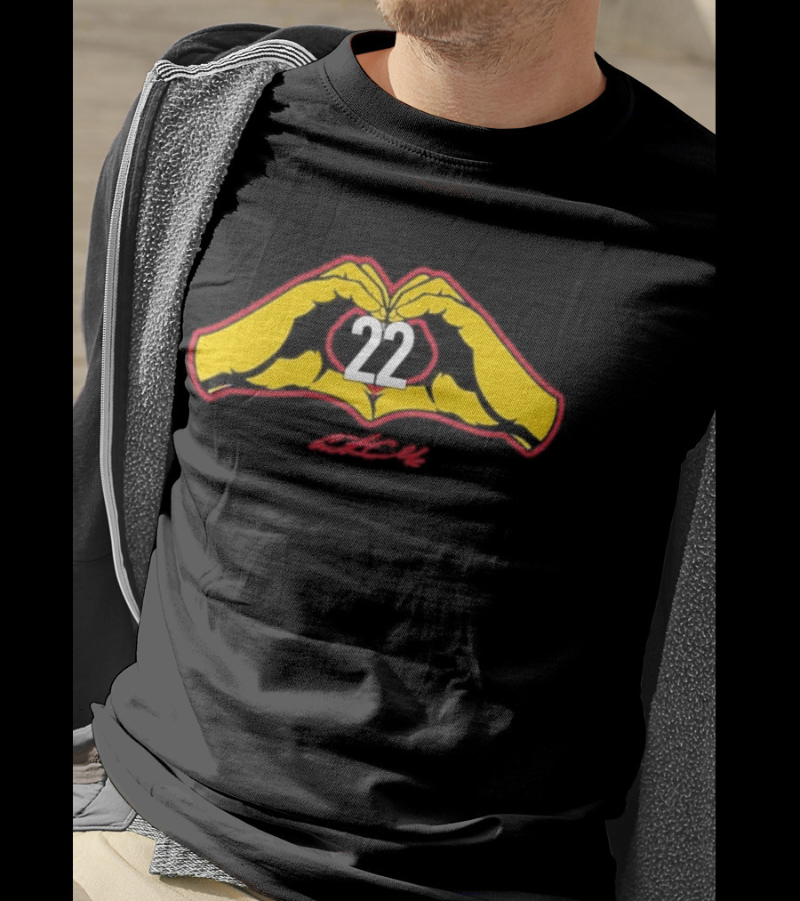 Caitlin Clark Heart Hands 22 Sign T-Shirt
