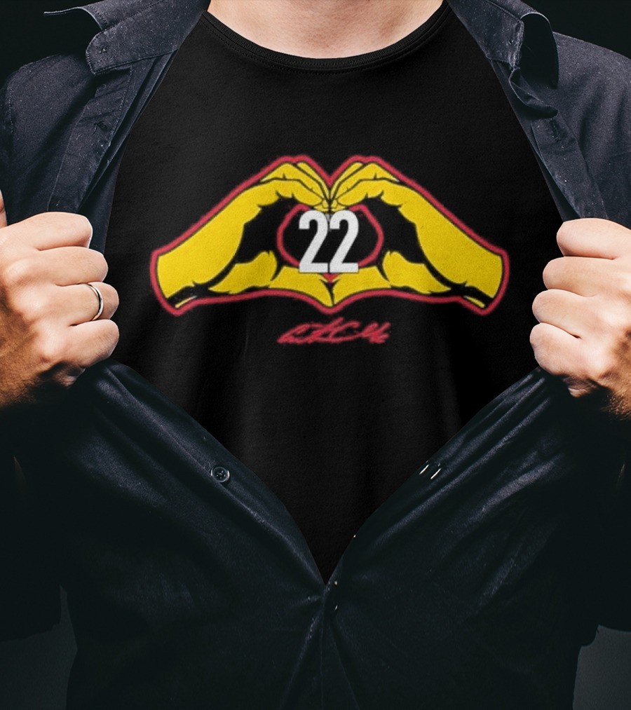 Caitlin Clark Heart Hands 22 Sign T-Shirt