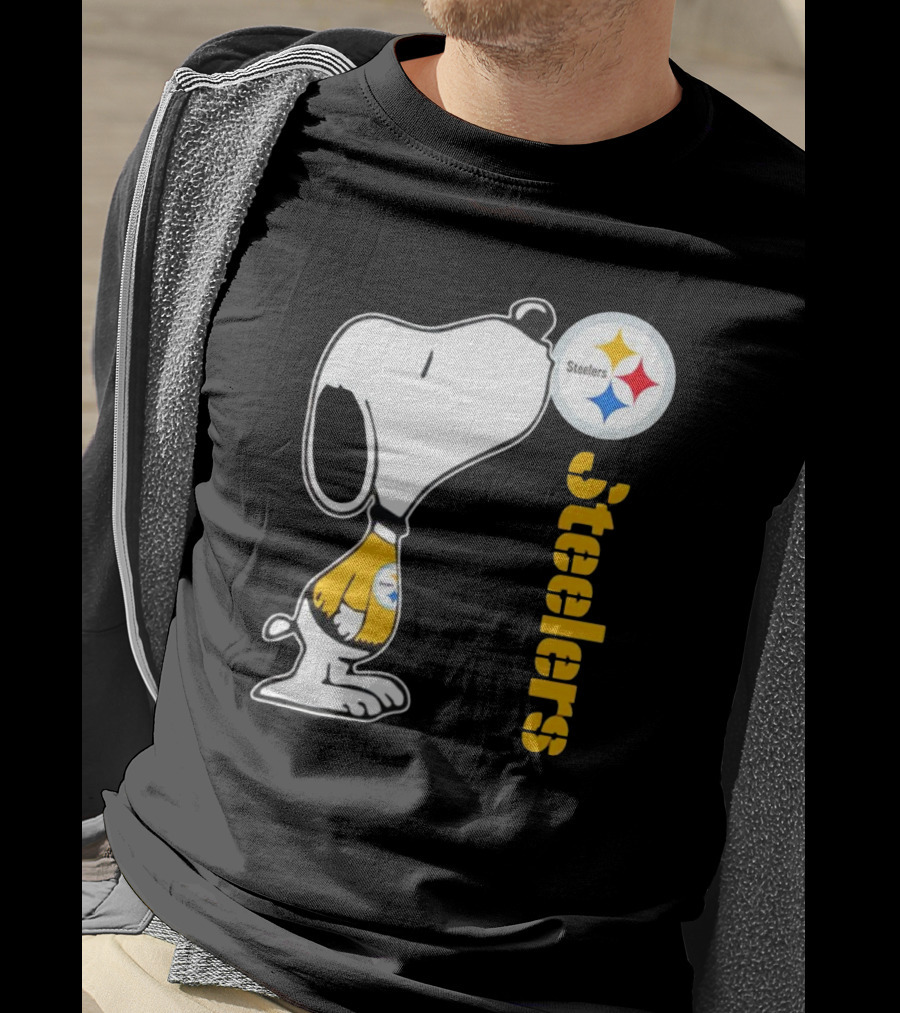Snoopy Steelers Football Logo Kiss T-Shirt