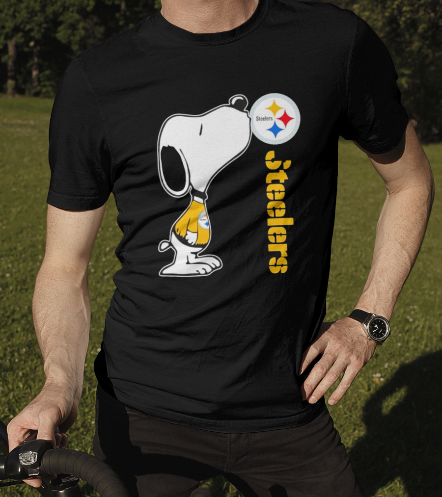 Snoopy Steelers Football Logo Kiss T-Shirt