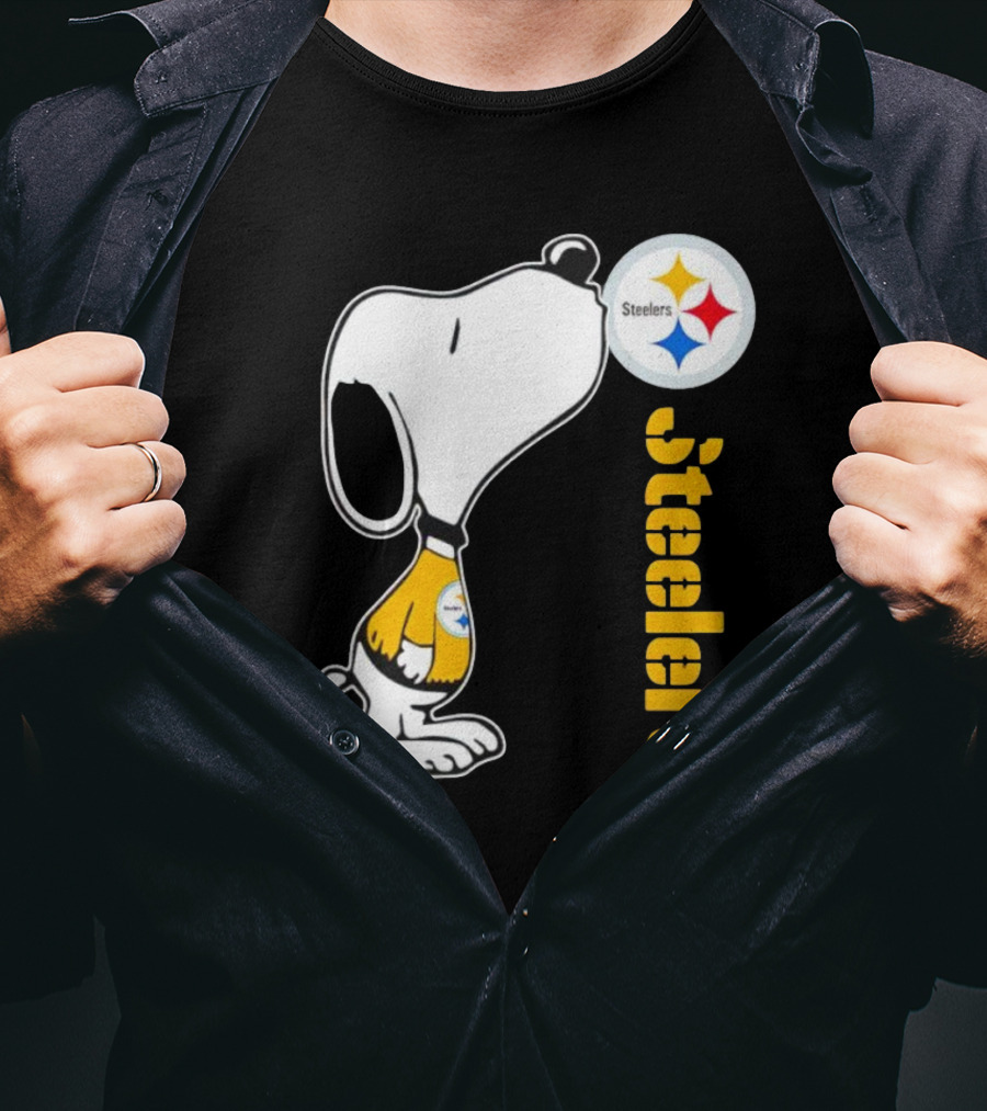 Snoopy Steelers Football Logo Kiss T-Shirt