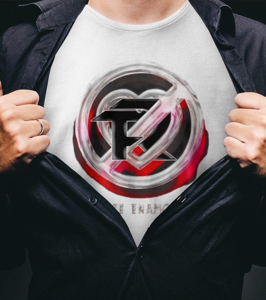 No Te Enamores Fuerza Logo Heart T-Shirt