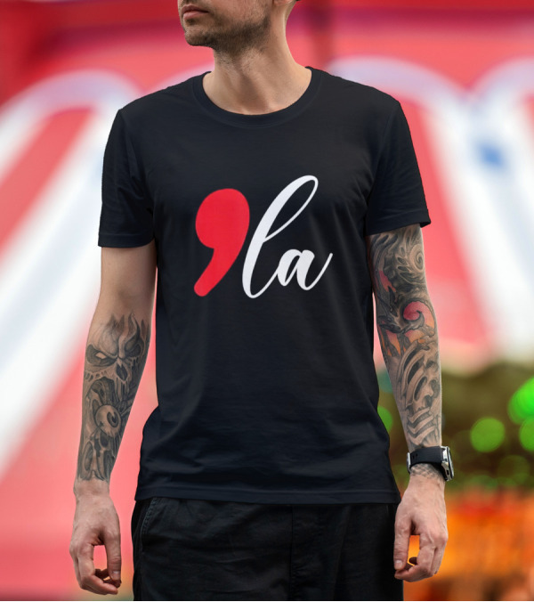 Premium T-Shirt: Kamala Harris Comma La Red Comma White Script T-Shirt Kamala Harris Comma La Red Comma White Script T-Shirt