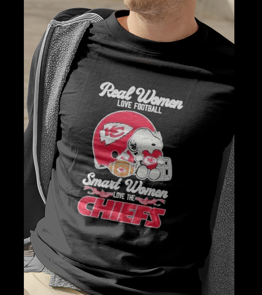 Real Women Love Football Smart Women Love The Kansas City Chiefs Snoopy Chiefs Love T-Shirt