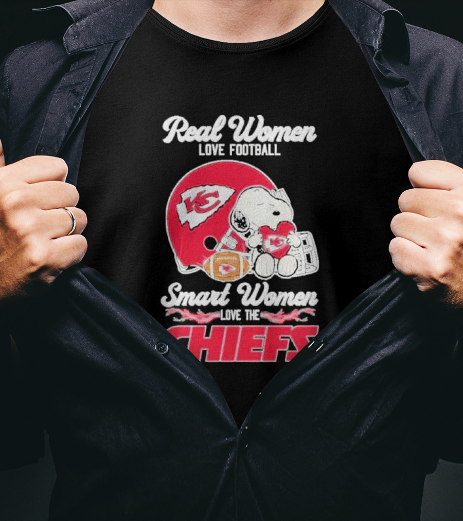 Real Women Love Football Smart Women Love The Kansas City Chiefs Snoopy Chiefs Love T-Shirt