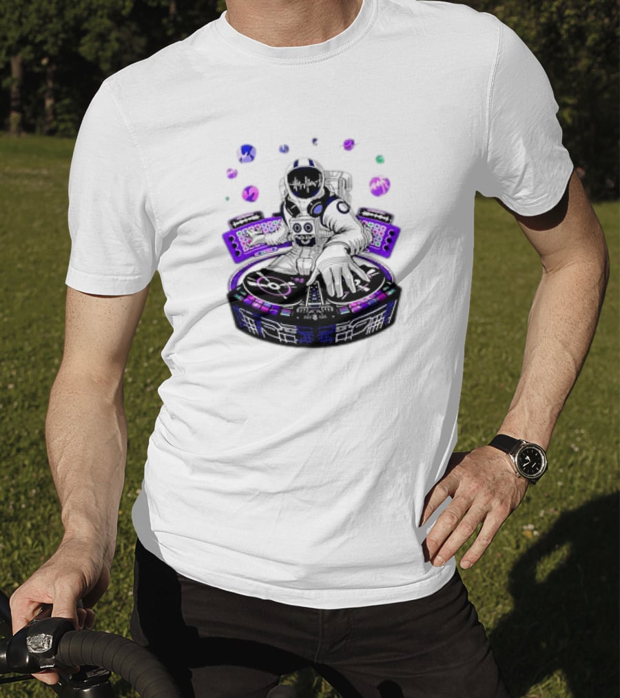 Astronaut Psychedelic DJ Psytrance Techno EDM Festival Space Music Bubbles T-Shirt