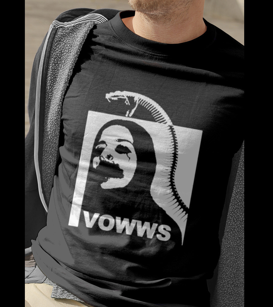 Vowws Snake Minimalist T-Shirt