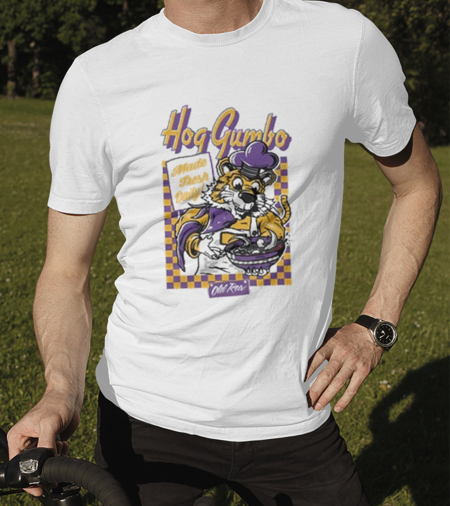 Old Row Hog Gumbo Made Fresh Daily Tiger Chef Purple Gold Checkered T-Shirt