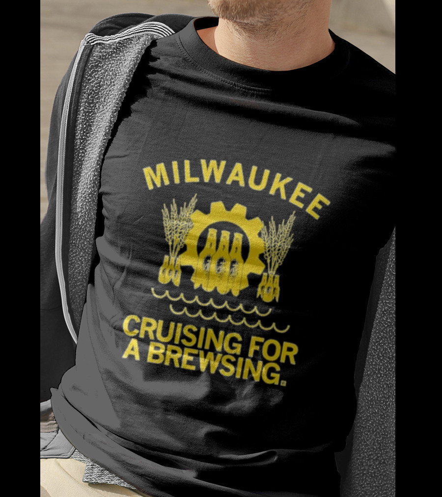 Milwaukee Cruising For A Brewsing Beer Bottles And Wheat Gear T-Shirt