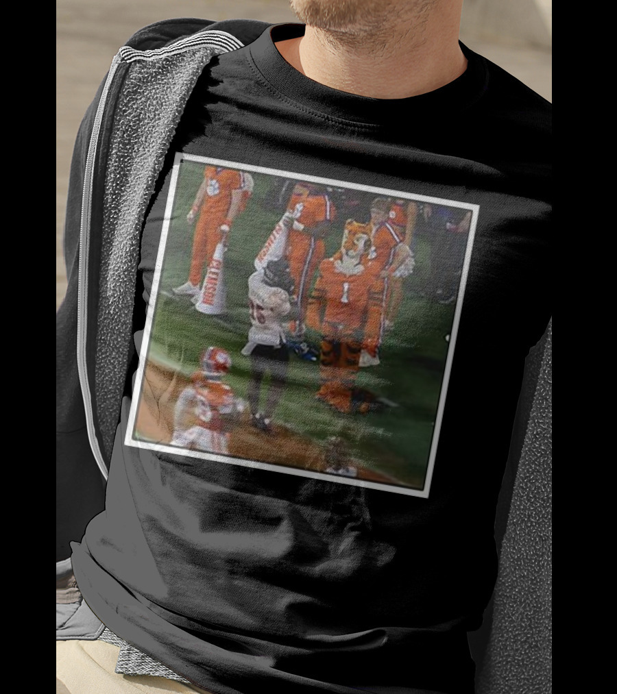 Clemson Tigers Mascot And Louisville Cardinals Player On Sideline T-Shirt