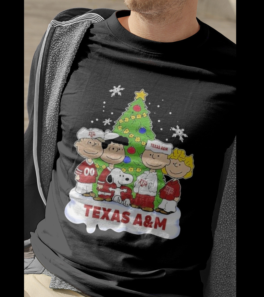 Texas A&M Aggies Christmas With Snoopy And Peanuts Characters T-Shirt