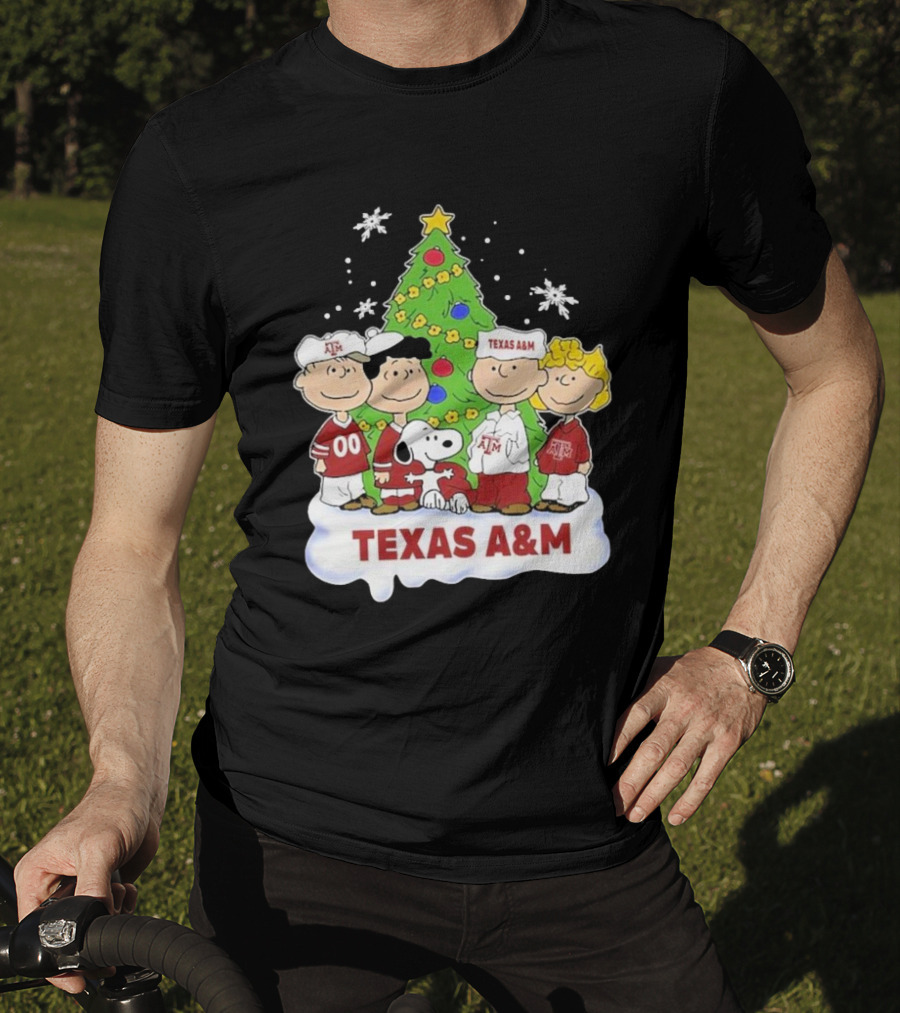 Texas A&M Aggies Christmas With Snoopy And Peanuts Characters T-Shirt