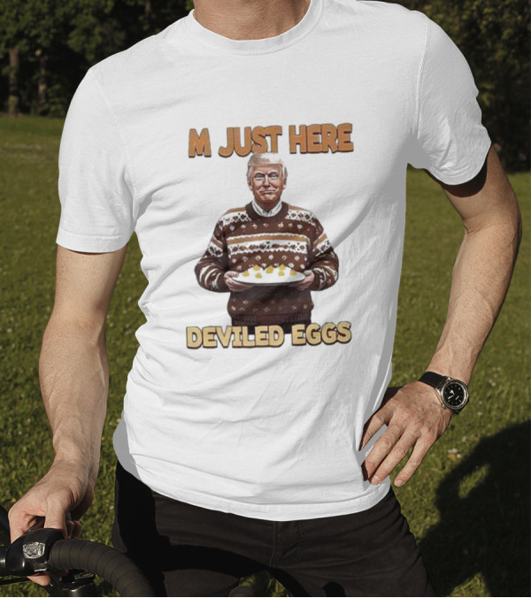 Thanksgiving M Just Here For Deviled Eggs Sweater Holding Plate T-Shirt