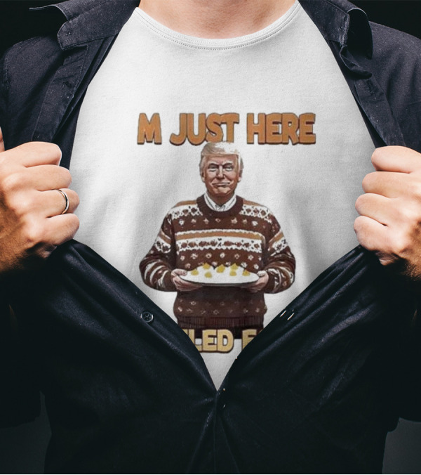 Thanksgiving M Just Here For Deviled Eggs Sweater Holding Plate T-Shirt