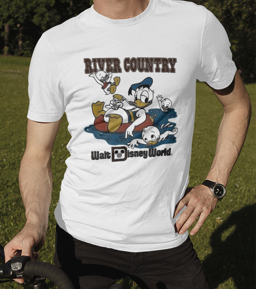 Walt Disney World River Country Duck Characters Floating Scene T-Shirt
