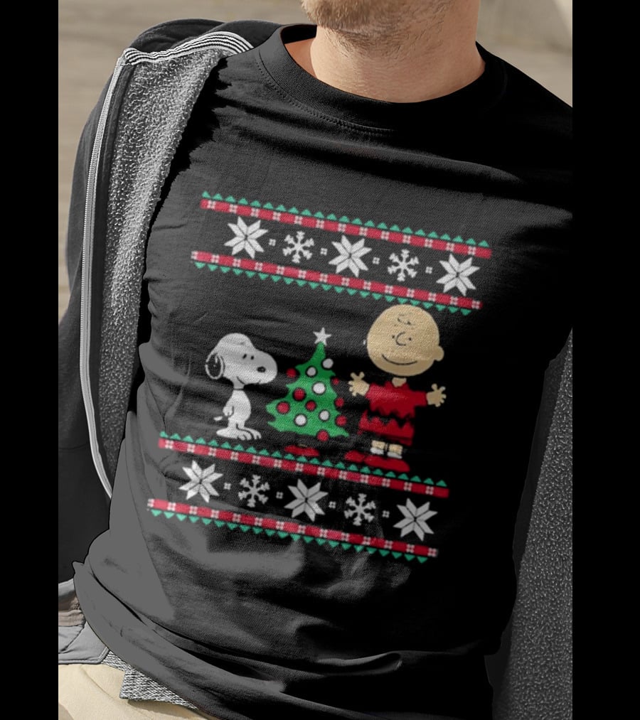 Snoopy And Charlie Brown With Christmas Tree T-Shirt