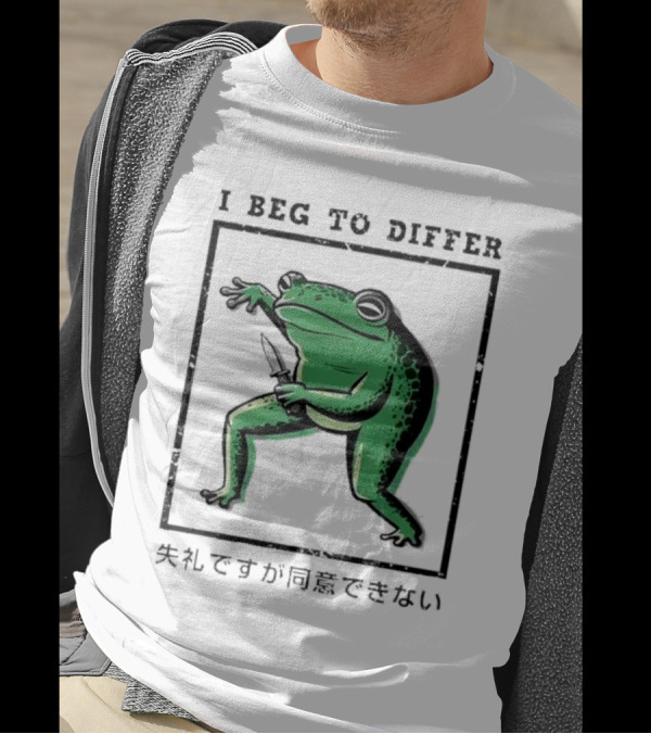 I Beg To Differ Frog Japanese 失礼ですが同意できない Frog With Knife T-Shirt