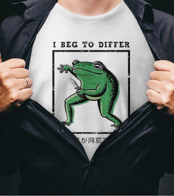 I Beg To Differ Frog Japanese 失礼ですが同意できない Frog With Knife T-Shirt
